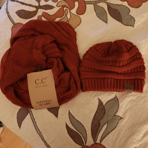 Infinity Scarf and Hat - Picture 1 of 2